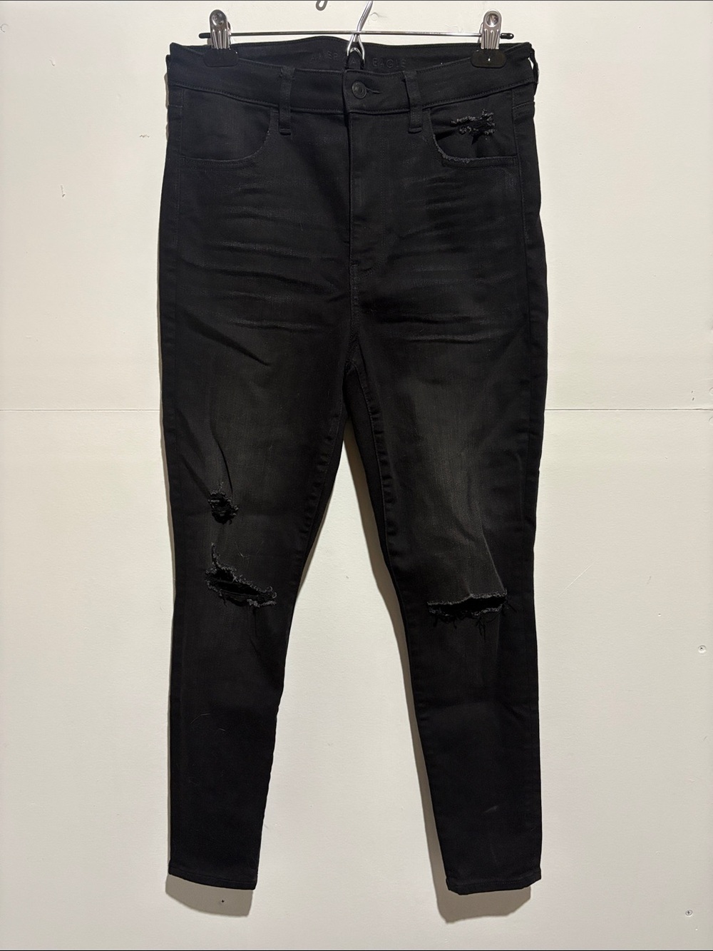 American Eagle Outfitters Super Hi-Rise Jegging with Distressing SZ 12, like new